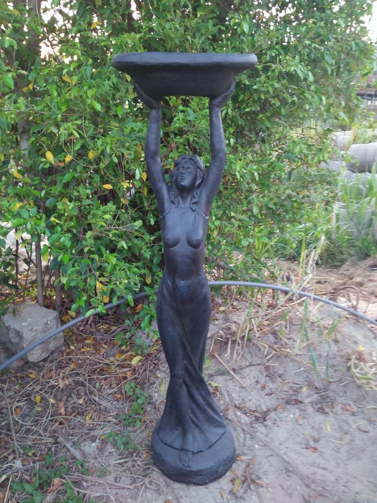 Statue - Lady Birdfeeder Dark Grey/ Black