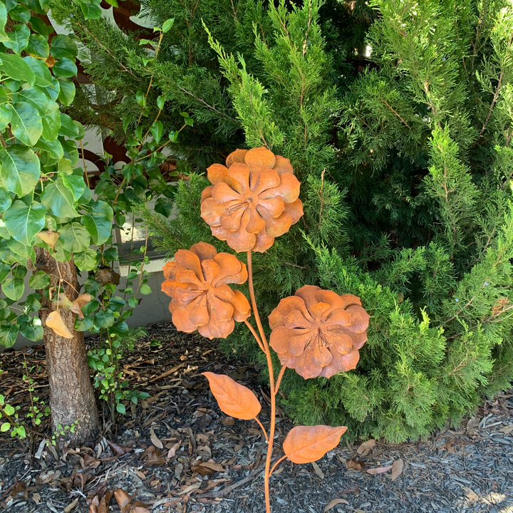 Garden Stake - Rust Decorative Three Flowers