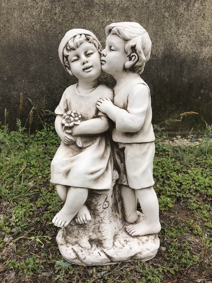 Statue - Girl & Boy Hugging