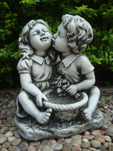 Statue Girl Boy Kiss 38x30x45cm